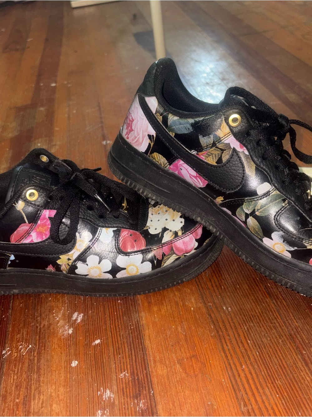 Nike Black Floral Women’s Lace-Up Sneakers with Gold Details - Picture 5 of 6